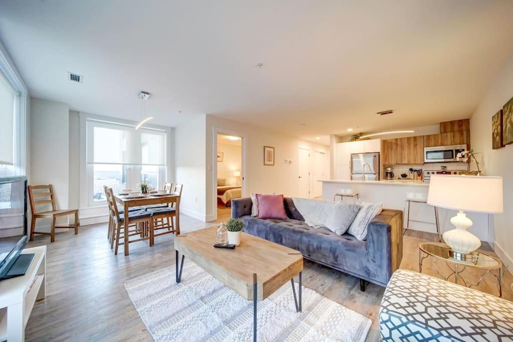 Luxurious Modern 2Br Condo Sleeps 5 Coffee, Ac, Wifi Halifax Eksteriør billede