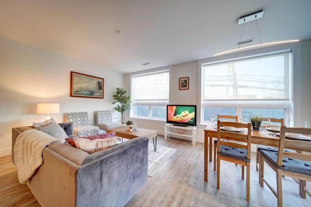 Luxurious Modern 2Br Condo Sleeps 5 Coffee, Ac, Wifi Halifax Eksteriør billede