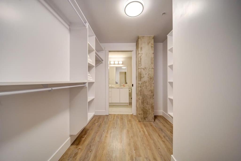 Luxurious Modern 2Br Condo Sleeps 5 Coffee, Ac, Wifi Halifax Eksteriør billede