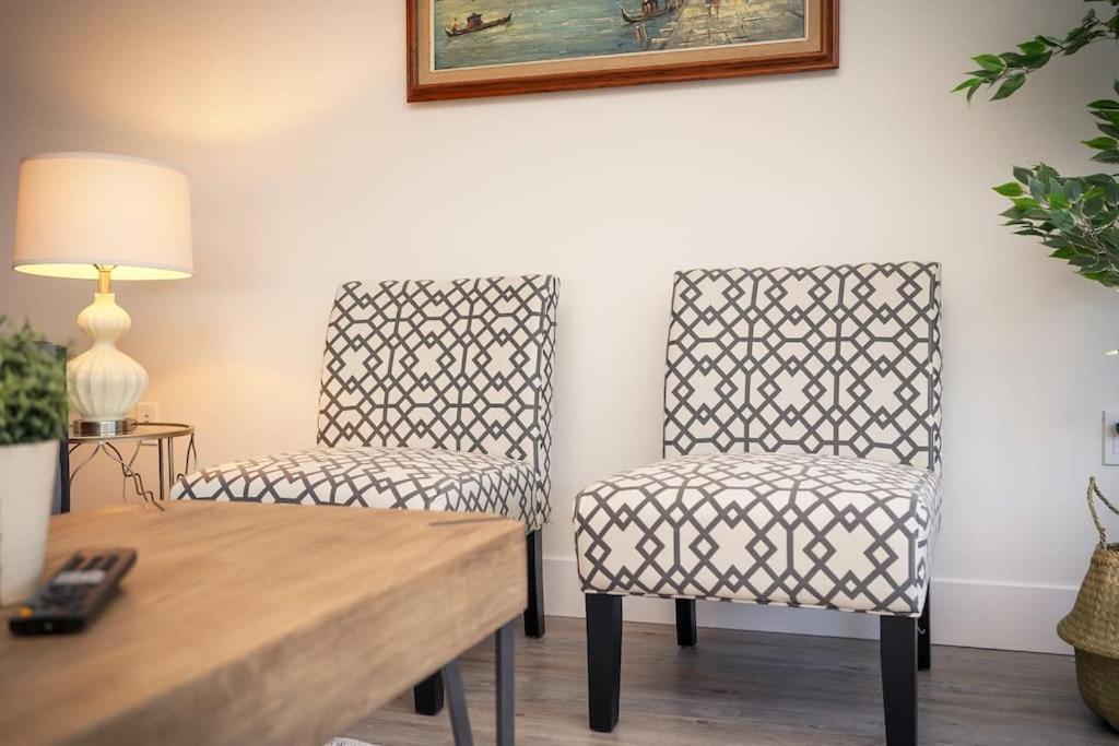Luxurious Modern 2Br Condo Sleeps 5 Coffee, Ac, Wifi Halifax Eksteriør billede