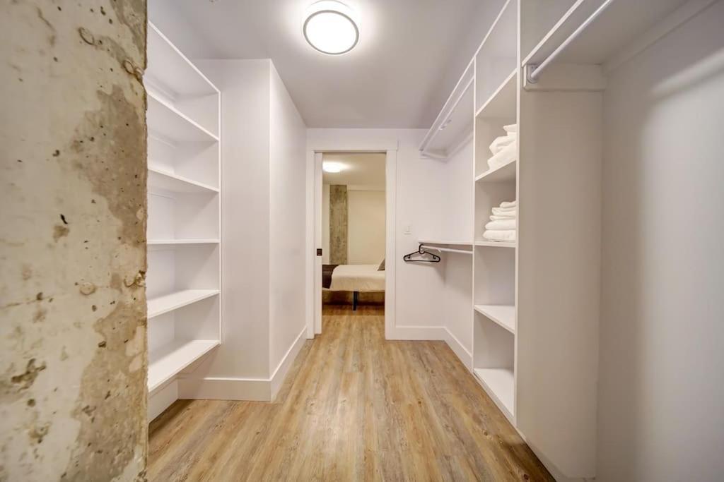 Luxurious Modern 2Br Condo Sleeps 5 Coffee, Ac, Wifi Halifax Eksteriør billede