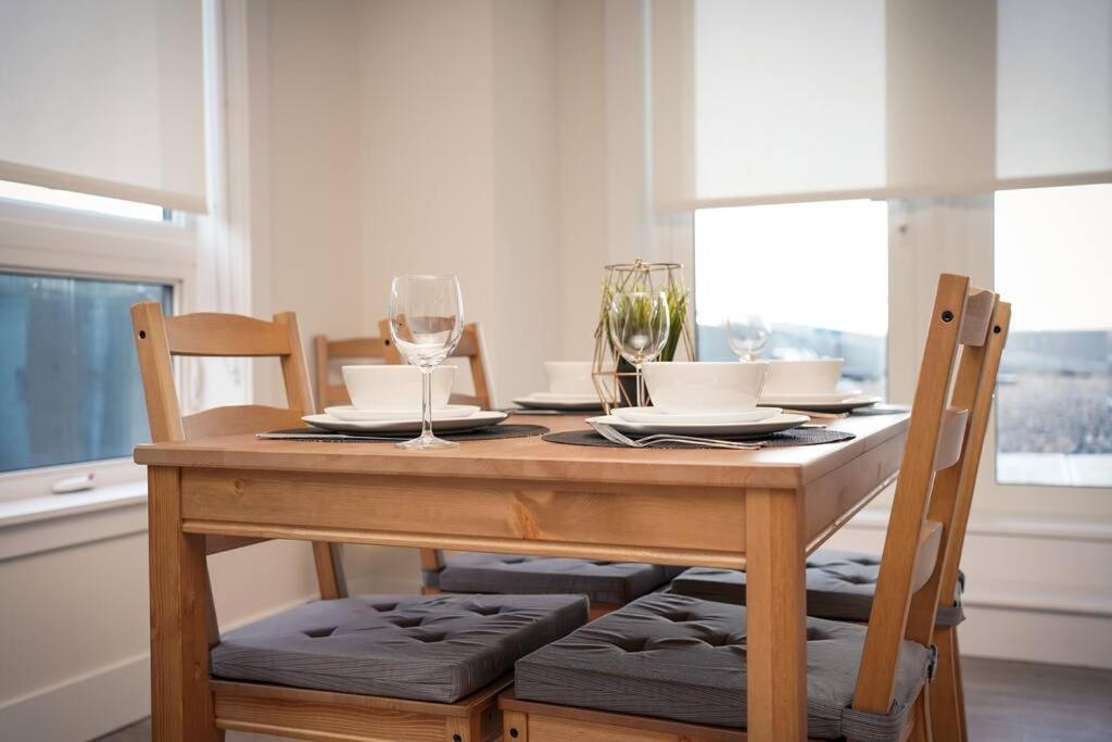 Luxurious Modern 2Br Condo Sleeps 5 Coffee, Ac, Wifi Halifax Eksteriør billede