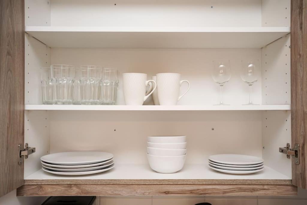 Luxurious Modern 2Br Condo Sleeps 5 Coffee, Ac, Wifi Halifax Eksteriør billede